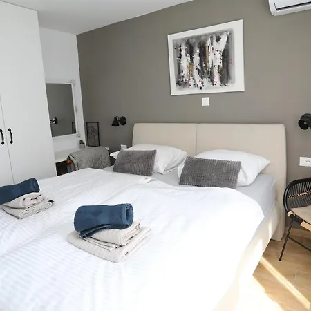 Zoya Del Mar Apartment