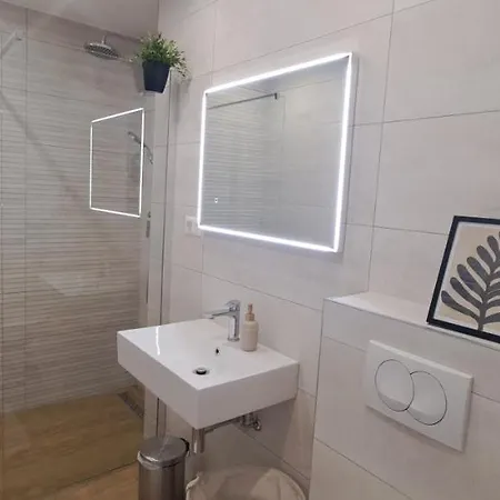 Zoya Del Mar * פולה